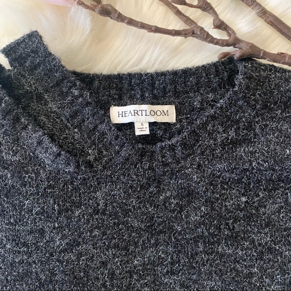 - REVOLVE Heartloom slit neck Varsity‎ Pullover. S - Picture 9 of 11